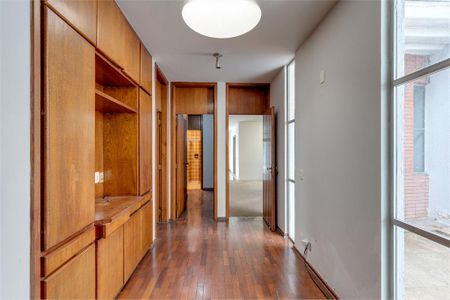 Casa à venda com 387m², 4 quartos e 6 vagas