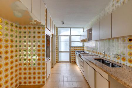 Casa à venda com 387m², 4 quartos e 6 vagas