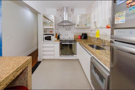 Apartamento à venda com 130m², 4 quartos e 2 vagasCozinha