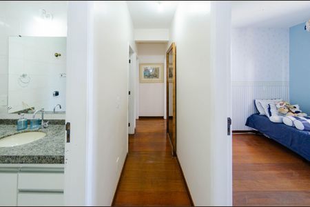 Apartamento à venda com 130m², 4 quartos e 2 vagasCorredor