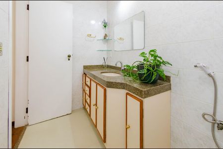 Apartamento à venda com 130m², 4 quartos e 2 vagasBanheiro suíte 1