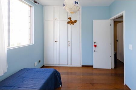 Apartamento à venda com 130m², 4 quartos e 2 vagasQuarto 2