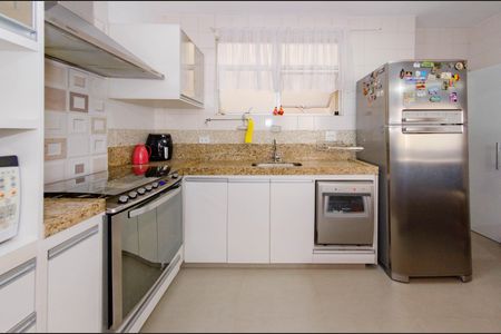 Apartamento à venda com 130m², 4 quartos e 2 vagasCozinha