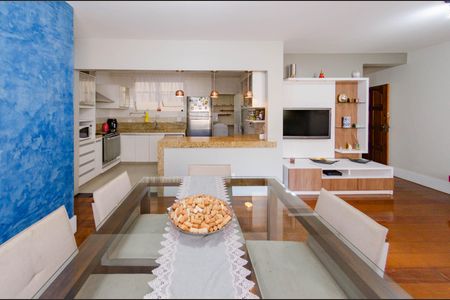 Apartamento à venda com 130m², 4 quartos e 2 vagasSala