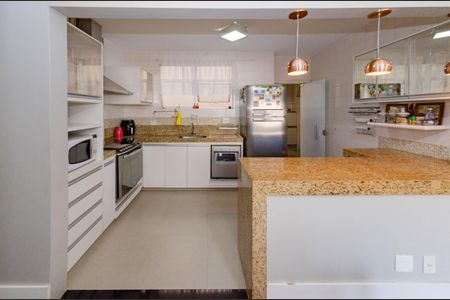 Apartamento à venda com 130m², 4 quartos e 2 vagasCozinha