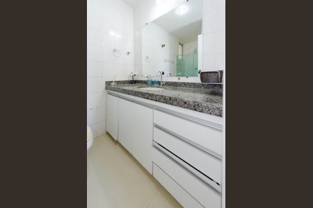 Apartamento à venda com 130m², 4 quartos e 2 vagasBanheiro social