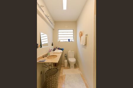 Casa para alugar com 270m², 3 quartos e 3 vagasBanheiro 