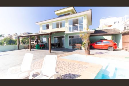 Casa à venda com 600m², 5 quartos e 2 vagas Casa à venda com 600m², 5 quartos e 2 vagasFachada