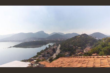 Casa à venda com 600m², 5 quartos e 2 vagas Casa à venda com 600m², 5 quartos e 2 vagasVista do Quarto