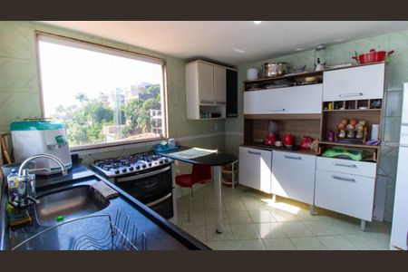 Casa à venda com 600m², 5 quartos e 2 vagas Casa à venda com 600m², 5 quartos e 2 vagasCozinha