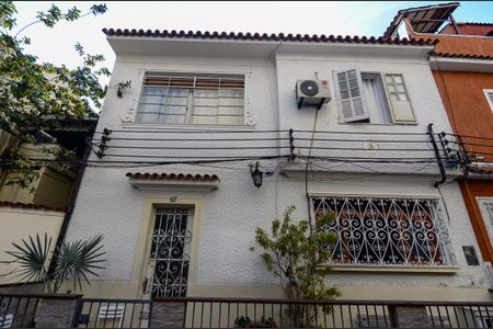 Casa à venda com 104m², 4 quartos e sem vagaFachada