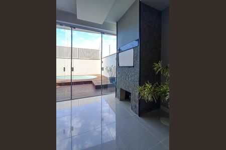 Casa à venda com 157m², 3 quartos e 2 vagas Casa à venda com 157m², 3 quartos e 2 vagasSala