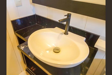 Casa à venda com 157m², 3 quartos e 2 vagas Casa à venda com 157m², 3 quartos e 2 vagasBanheiro da Suíte
