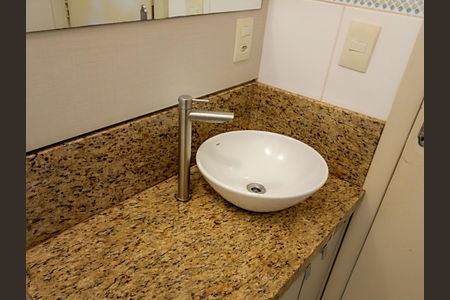 Casa à venda com 157m², 3 quartos e 2 vagas Casa à venda com 157m², 3 quartos e 2 vagasBanheiro