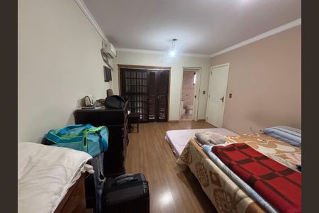 Casa à venda com 249m², 4 quartos e 5 vagasSuíte