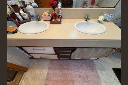 Apartamento à venda com 467m², 4 quartos e 3 vagasBanheiro da Suíte 4