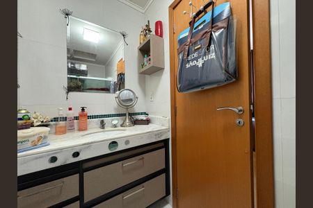 Apartamento à venda com 467m², 4 quartos e 3 vagasBanheiro da Suíte 2