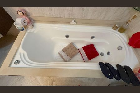 Apartamento à venda com 467m², 4 quartos e 3 vagasBanheiro da Suíte 4