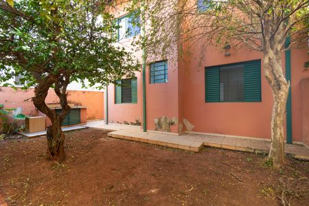 Casa à venda com 257m², 3 quartos e 2 vagas Casa à venda com 257m², 3 quartos e 2 vagasQuintal
