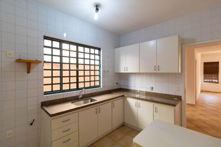 Casa à venda com 257m², 3 quartos e 2 vagas Casa à venda com 257m², 3 quartos e 2 vagasCozinha