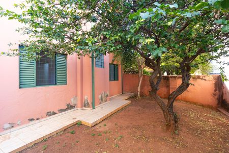 Casa à venda com 257m², 3 quartos e 2 vagas Casa à venda com 257m², 3 quartos e 2 vagasQuintal