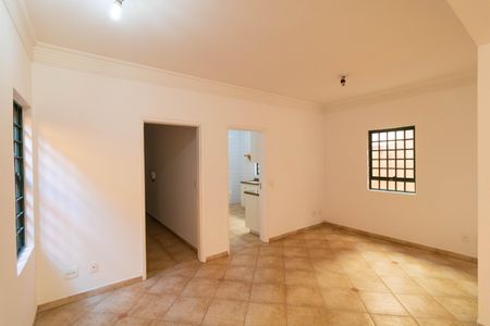 Casa à venda com 257m², 3 quartos e 2 vagas Casa à venda com 257m², 3 quartos e 2 vagasSala