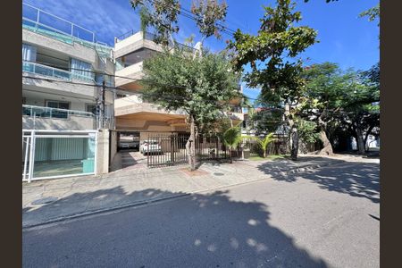 Apartamento à venda com 198m², 3 quartos e 2 vagas Apartamento à venda com 198m², 3 quartos e 2 vagasFachada