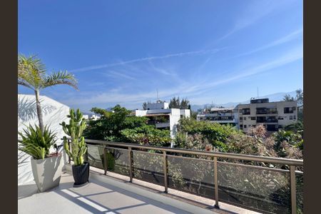 Apartamento à venda com 198m², 3 quartos e 2 vagas Apartamento à venda com 198m², 3 quartos e 2 vagasVaranda e Terraço