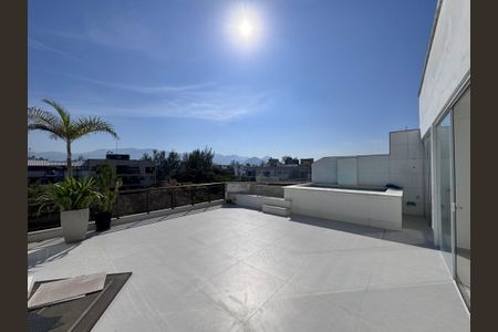 Apartamento à venda com 198m², 3 quartos e 2 vagas Apartamento à venda com 198m², 3 quartos e 2 vagasVaranda e Terraço