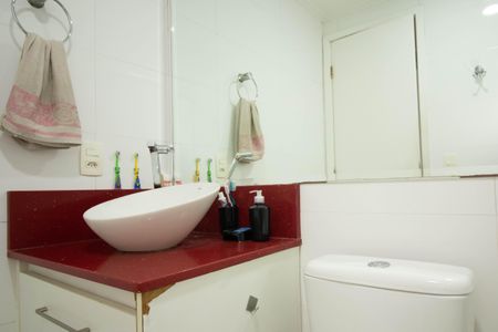 Apartamento à venda com 47m², 2 quartos e 1 vaga Apartamento à venda com 47m², 2 quartos e 1 vagaBanheiro Social