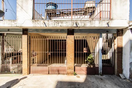 Casa à venda com 300m², 4 quartos e 2 vagas Casa à venda com 300m², 4 quartos e 2 vagasFachada