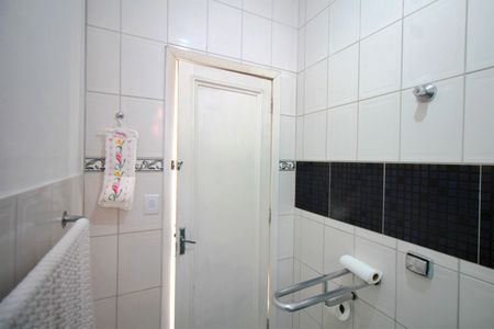 Casa à venda com 208m², 3 quartos e 2 vagasBanheiro