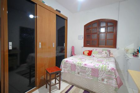 Casa à venda com 208m², 3 quartos e 2 vagasQuarto 2