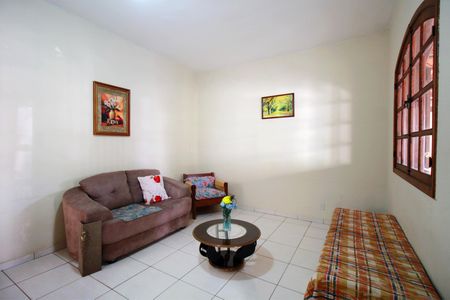 Casa à venda com 208m², 3 quartos e 2 vagasSala