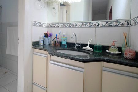 Casa à venda com 208m², 3 quartos e 2 vagasBanheiro