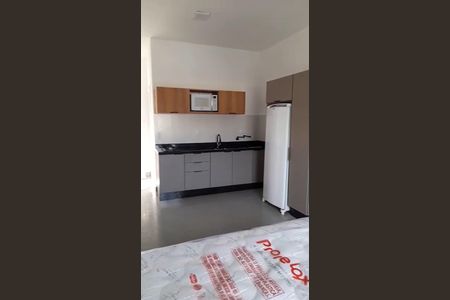 Cozinha de kitnet/studio para alugar com 1 quarto, 18m² em Capão Raso, Curitiba