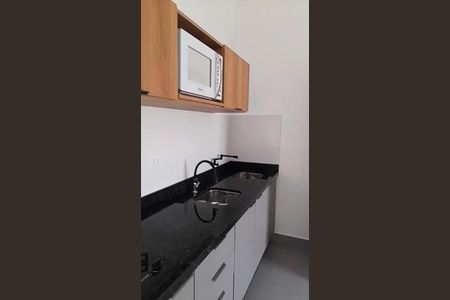 Cozinha de kitnet/studio para alugar com 1 quarto, 18m² em Capão Raso, Curitiba