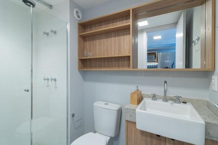 Banheiro Social de kitnet/studio para alugar com 1 quarto, 34m² em Indianópolis, São Paulo