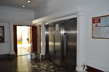 Apartamento à venda com 70m², 1 quarto e sem vagaElevadores