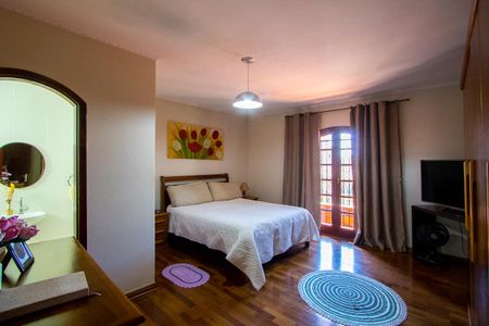 Casa à venda com 183m², 3 quartos e 2 vagasSuíte