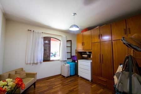 Casa à venda com 183m², 3 quartos e 2 vagasQuarto 2