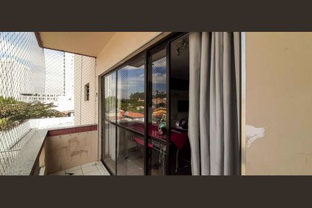 Apartamento para alugar com 75m², 2 quartos e 1 vagaSacada