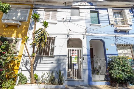 Casa à venda com 108m², 3 quartos e sem vaga Casa à venda com 108m², 3 quartos e sem vagaFachada