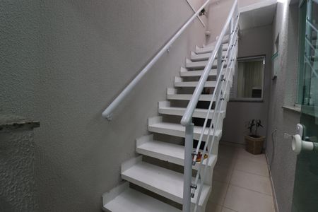 Casa à venda com 194m², 4 quartos e 2 vagasEscada