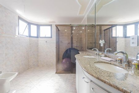 Apartamento à venda com 214m², 2 quartos e 3 vagasBanheiro da Suíte