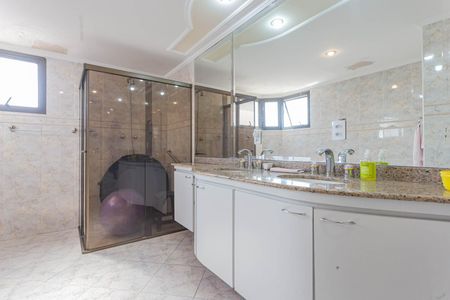 Apartamento à venda com 214m², 2 quartos e 3 vagasBanheiro da Suíte