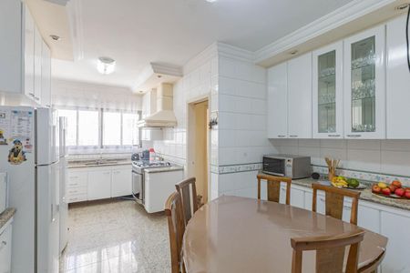 Apartamento à venda com 214m², 2 quartos e 3 vagasCozinha