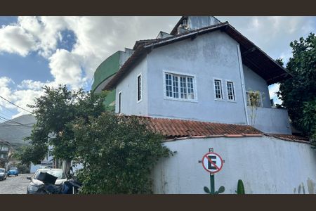Casa de condomínio à venda com 130m², 3 quartos e 4 vagasFachada