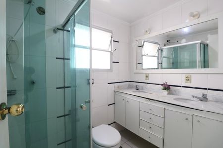 Apartamento para alugar com 80m², 2 quartos e 1 vaga Apartamento para alugar com 80m², 2 quartos e 1 vagaBanheiro da Suíte