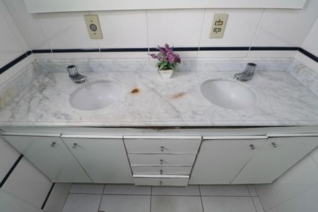 Apartamento para alugar com 80m², 2 quartos e 1 vaga Apartamento para alugar com 80m², 2 quartos e 1 vagaBanheiro da Suíte